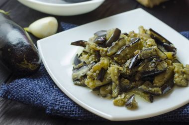 sarımsaklı kızarmış patlıcan