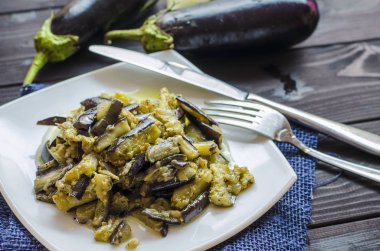 sarımsaklı kızarmış patlıcan