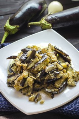 sarımsaklı kızarmış patlıcan