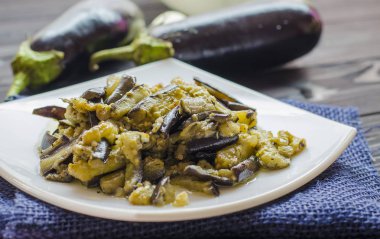 sarımsaklı kızarmış patlıcan