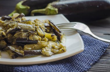 sarımsaklı kızarmış patlıcan