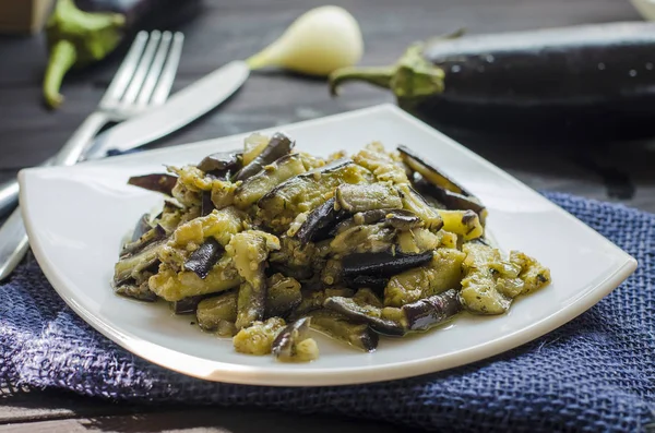 sarımsaklı kızarmış patlıcan