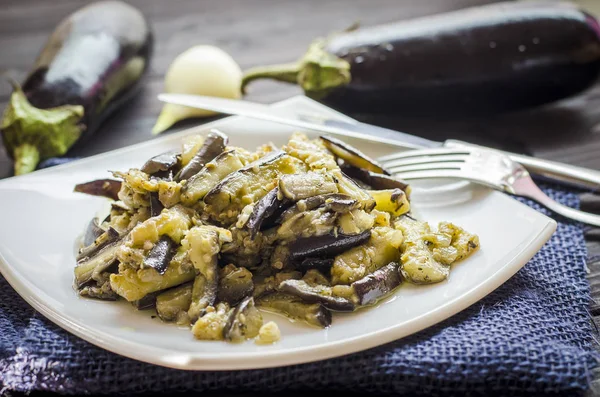 sarımsaklı kızarmış patlıcan