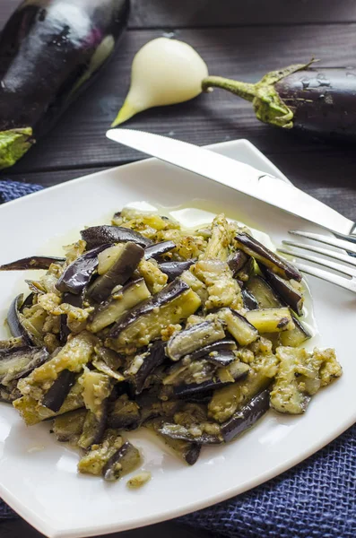 Melanzane fritte con aglio — Foto Stock