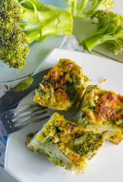 Vejetaryen diyet dışkı brokoli üzerinden — Stok fotoğraf