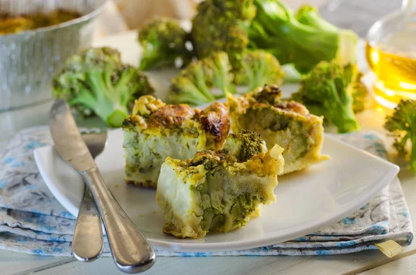 Vejetaryen diyet dışkı brokoli üzerinden — Stok fotoğraf
