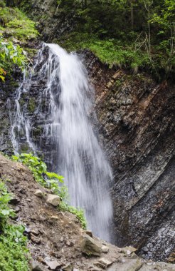 Karpatlar küçük, güzel şelale