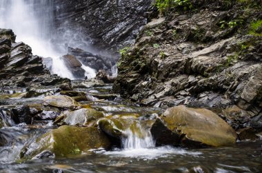 Karpatlar küçük, güzel şelale