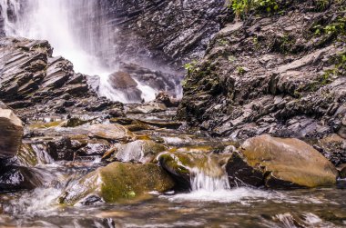 Karpatlar küçük, güzel şelale