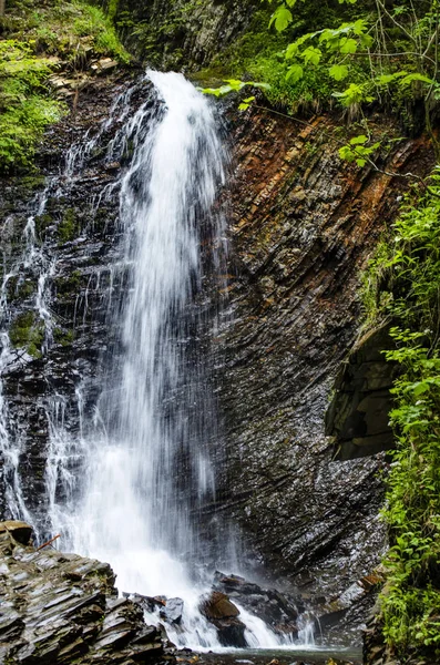 Karpatlar küçük, güzel şelale