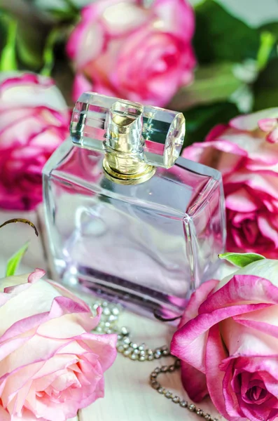 Çiçek kadın parfüm — Stok fotoğraf