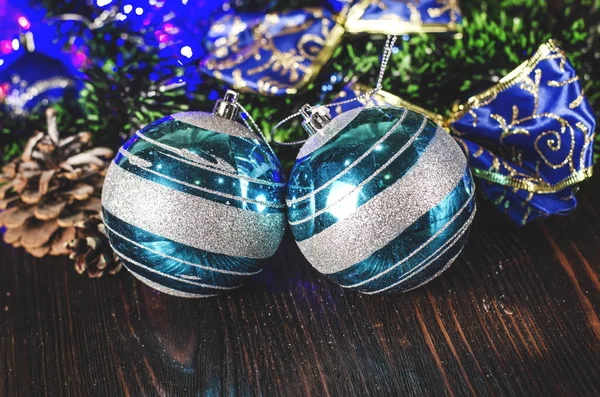 Karácsonyi háttér, játékok a karácsonyfa — Stock Fotó