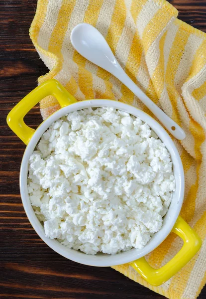 Ricotta Una Ciotola Tavolo Legno — Foto Stock