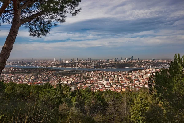 Stadsbilden i Istanbul i soliga dag — Stockfoto