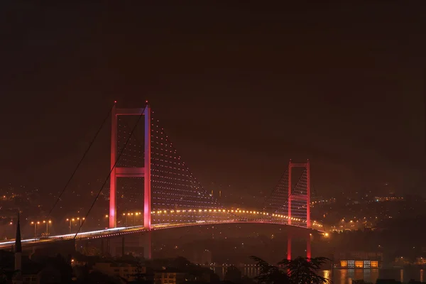 Γέφυρα του Βοσπόρου τη νύχτα — Φωτογραφία Αρχείου