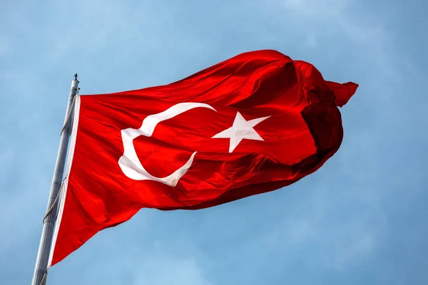Турецький прапор на тлі — стокове фото