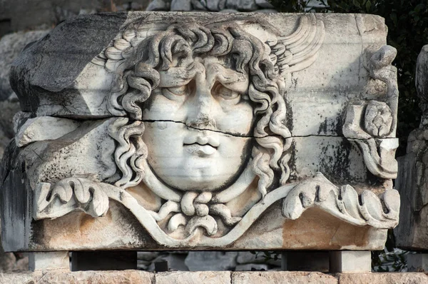 Medusa başı antik Apollon Tapınağı içinde — Stok fotoğraf