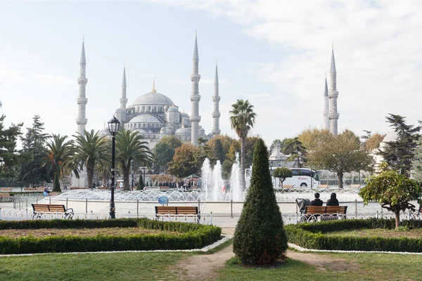 Туристів на площі Ахмет Султан — стокове фото