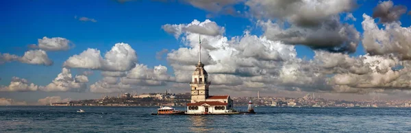 Maidens tower in Istanbul — Stock Photo, Image