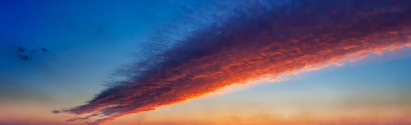 Picturesque colorful clouds in sky — Stock Photo, Image