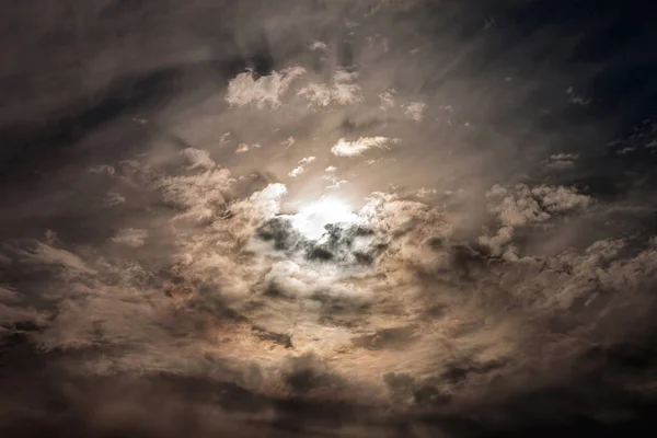 Malerische bunte Wolken am Himmel — Stockfoto