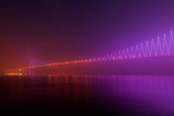 Bosporus-Brücke bei Nacht — Stockfoto