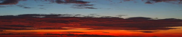 Picturesque sunset and clouds — Stock Photo, Image