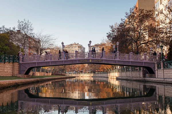 Río Porsuk y puente — Foto de Stock