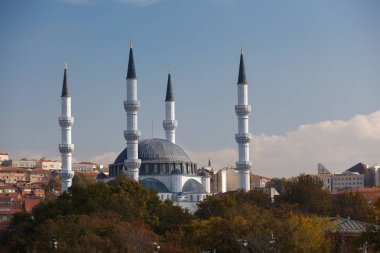 Hergelen kare Camii 