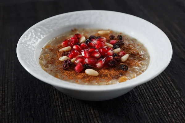Geleneksel Türk tatlısı Aşure - Noah'ın puding