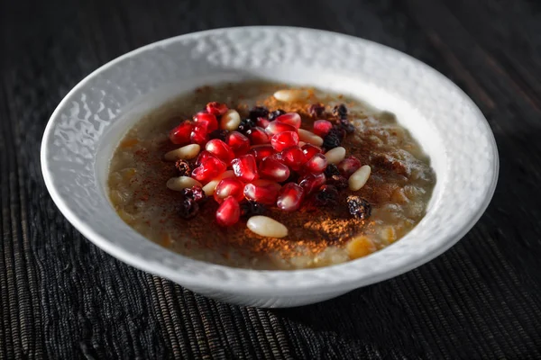 Geleneksel Türk tatlısı Aşure - Noah'ın puding