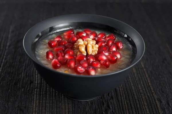 Geleneksel Türk tatlısı Aşure - Noah'ın puding