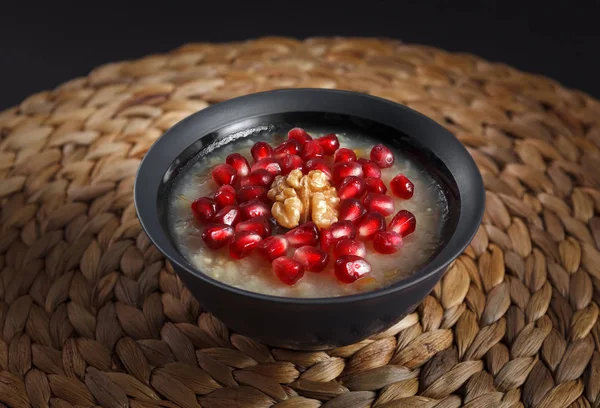 Geleneksel Türk tatlısı Aşure - Noah'ın puding