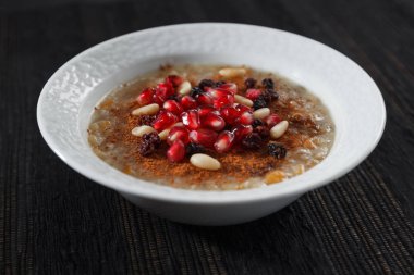 Geleneksel Türk tatlısı Aşure