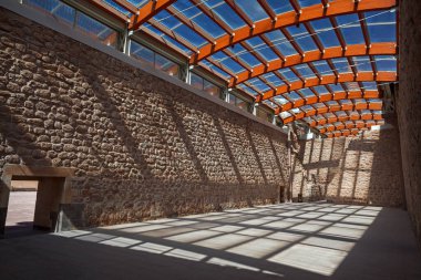 İshak Paşa Sarayı Türkiye 'nin doğusunda yer alan yarı harap edilmiş saray ve idari kompleks