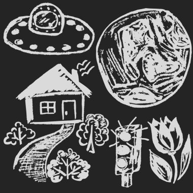 Tahtada beyaz tebeşirle sevimli çocuksu çizimler. Pastel tebeşir ya da kalem karalama stili vektörü. Dünya, gezegen, UFO, ev, trafik ışığı