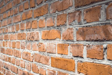 Eski kırmızı tuğla duvar Meydanı doku. Grunge Stonewall yüzey. Kahverengi eski püskü iç veya dış batık duvar. Yıpranmış tasarım öğesi. Eski püskü doku geniş. Kırmızı - kahverengi tuğla duvar dokulu..