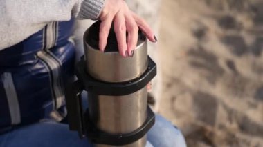 açmak ve bir termos kapatmak için