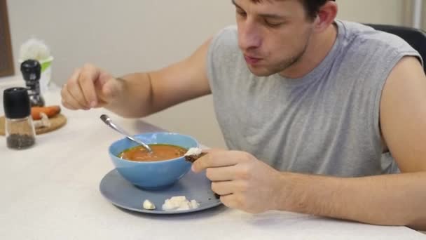 Man eating soup — Stock Video