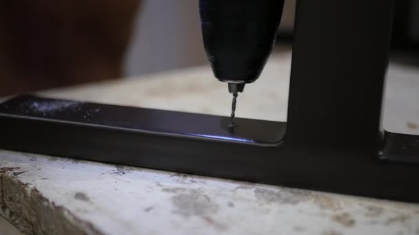 une perceuse pour faire un trou 