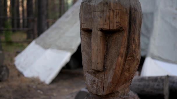 Estatua de madera popular — Vídeos de Stock