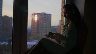 Telefonunuzda müzik kız seçer