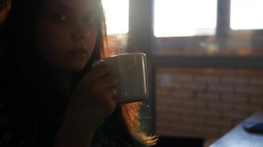 çay içmek ve bardak