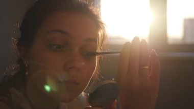 Kız boyalar kirpik maskara