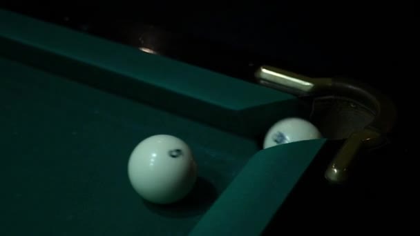 The ball is heading exactly in the pocket — Stock Video