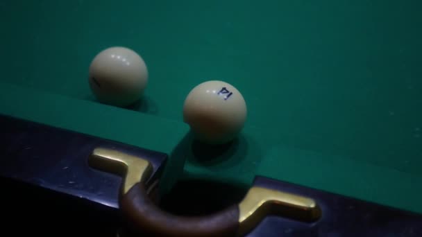 trois balles près des poches 