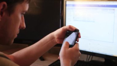 Gençler bkz: çizimler telefonda, yakın çekim, 4k