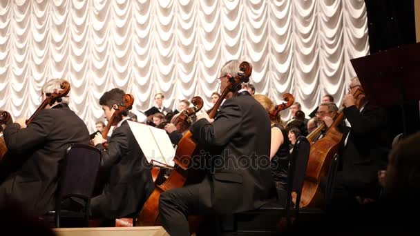 01.18.2017, Ryssland, akademiker i staden, hus av forskare av Sb Ras, konserten orkester av Verdis "Requiem" Orquesta sida — Stockvideo