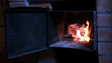 fırında ahşap günlükleri yatıyordu, bu hazırlayabilir, ağır çekim sıcak olur. 1920 x 1080