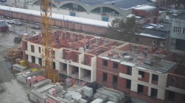 Tuğla, tüm çalışma yapanlar çok katlı evlerin inşaat gün. 4 k. 3840 x 2160. zaman sukut